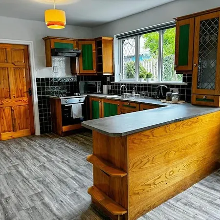 4bed Seaview House